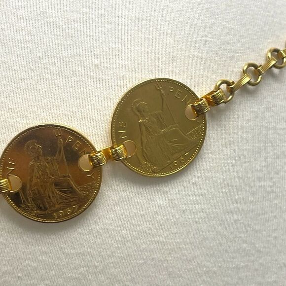 Vintage Queen Elizabeth II One Pense Coin Belt. Chain Coins belt Gold tone UK main image 12